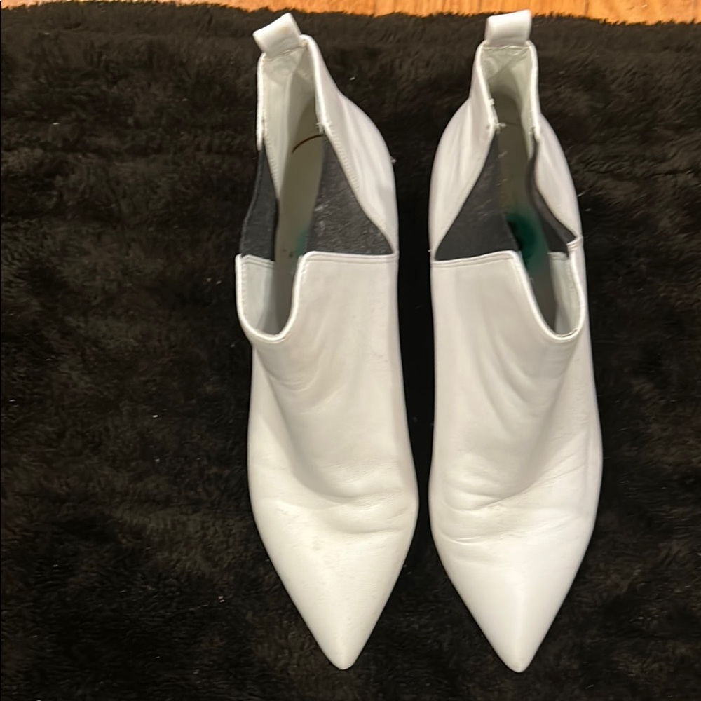 White Leather Nine West Boots Size 8. 1.5 inch Heel..